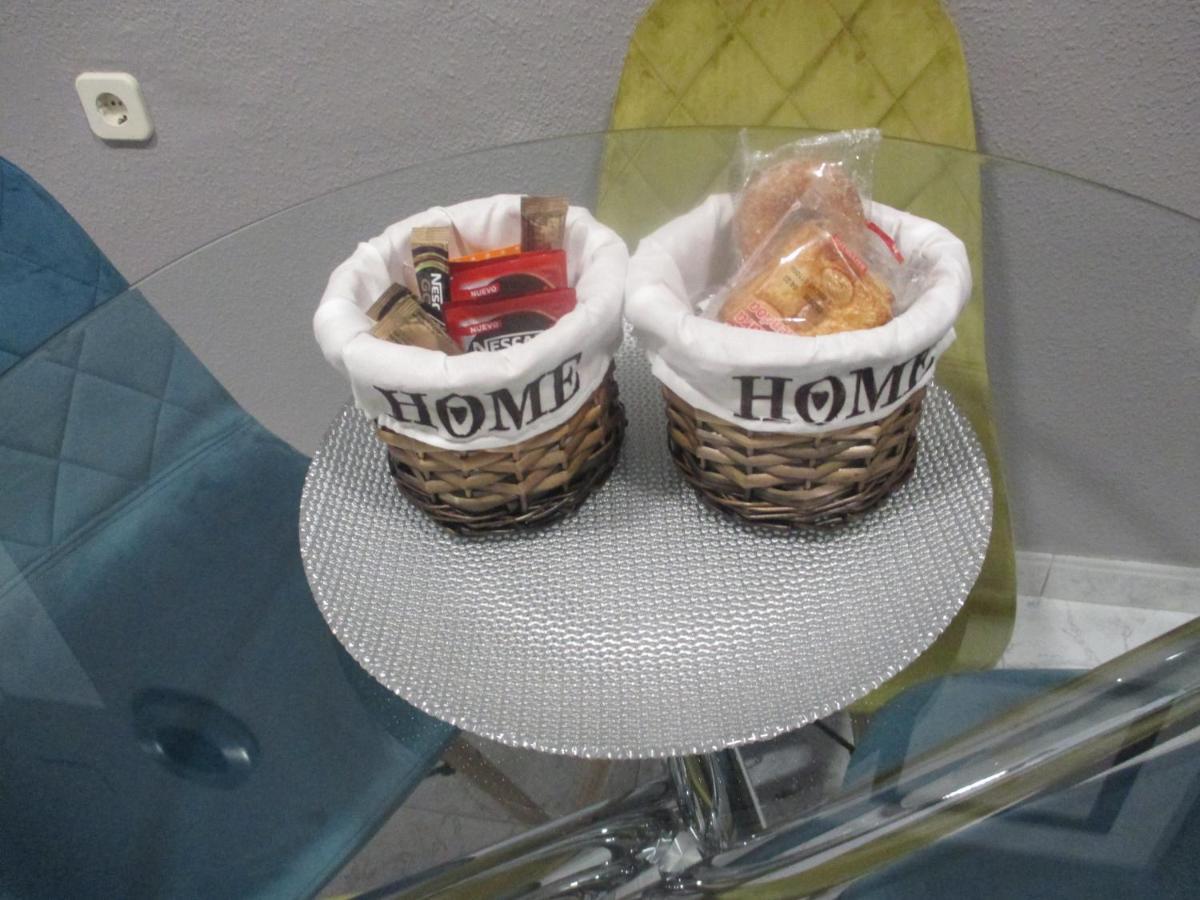Apartamento Romabel อัลมาโกร ภายนอก รูปภาพ
