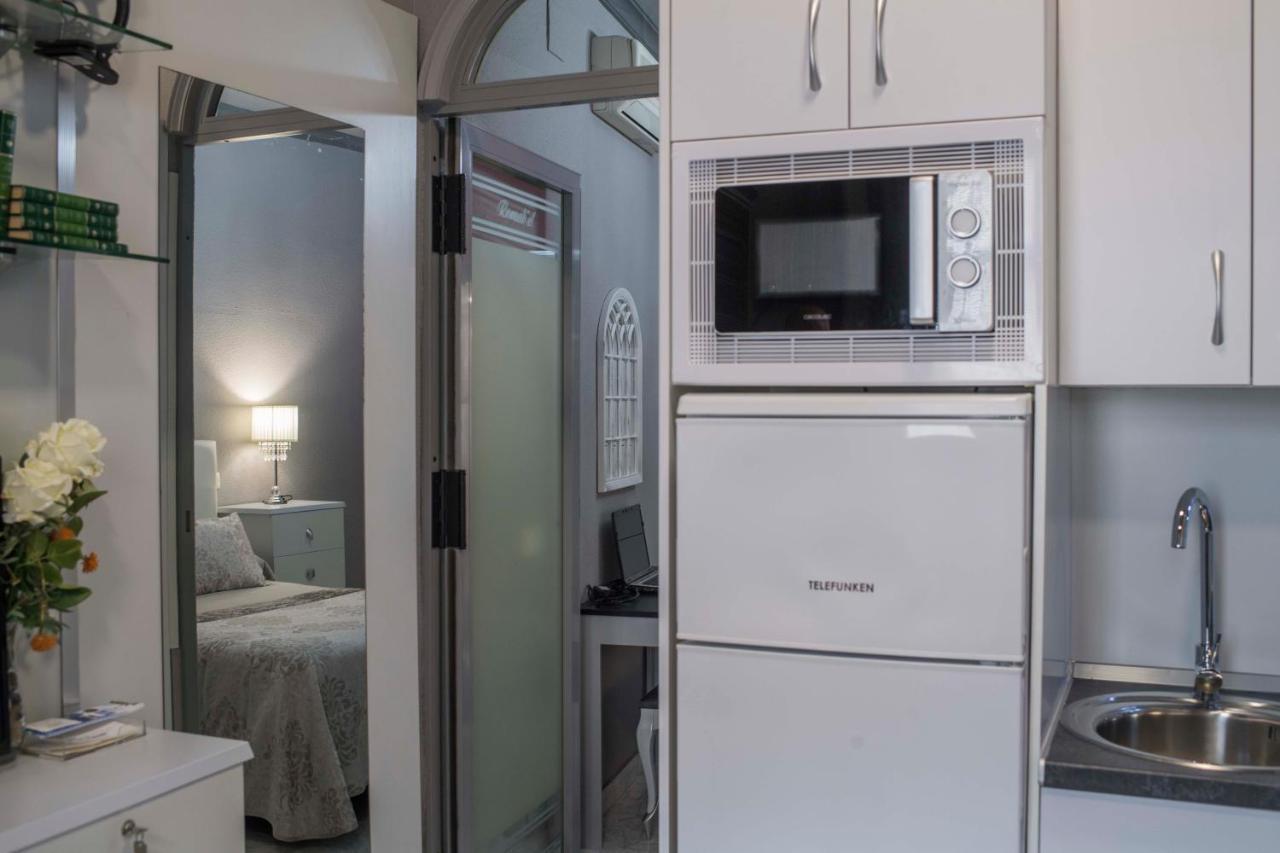 Apartamento Romabel อัลมาโกร ภายนอก รูปภาพ